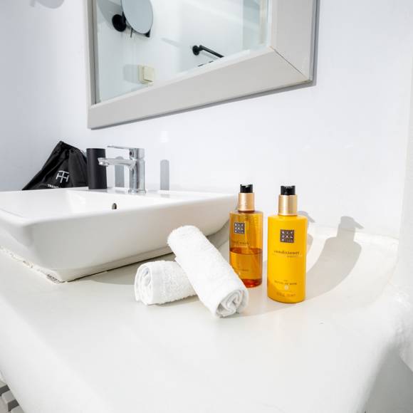 Luxury Suite (Room 12)10