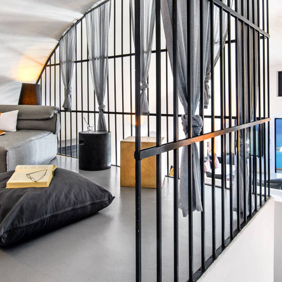 EXECUTIVE CAVE SUITE 1